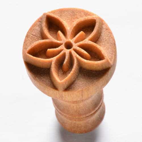 MKM SCM-196 Medium Round Stamp - Simple Flower Outline